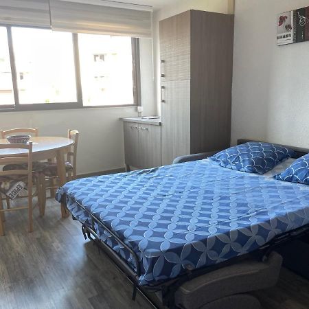Frejus, Studio Dans Residence Avec Piscine Екстер'єр фото