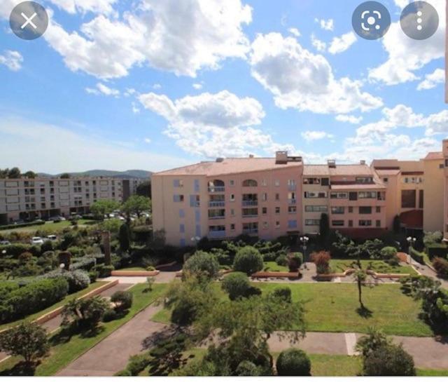 Frejus, Studio Dans Residence Avec Piscine Екстер'єр фото