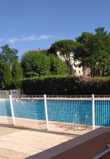 Frejus, Studio Dans Residence Avec Piscine Екстер'єр фото