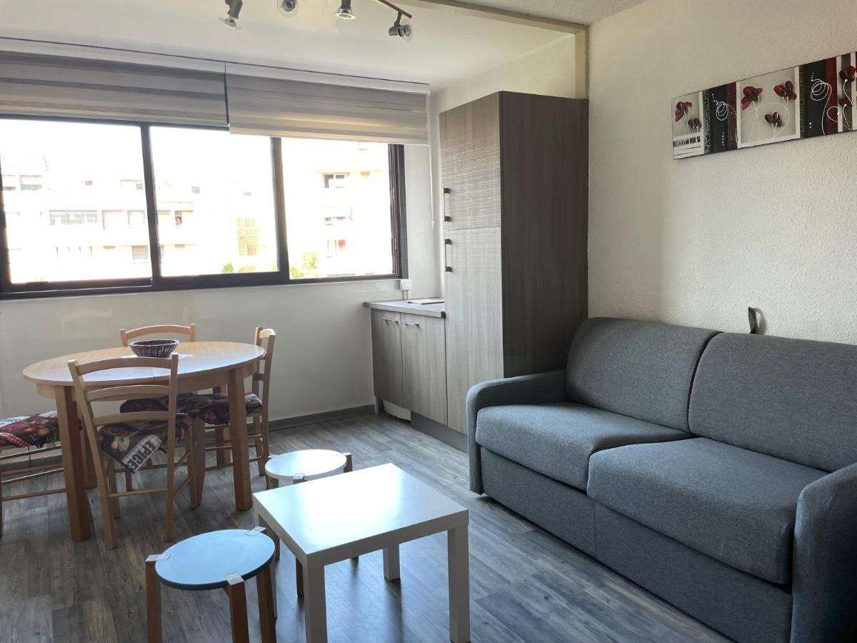 Frejus, Studio Dans Residence Avec Piscine Екстер'єр фото
